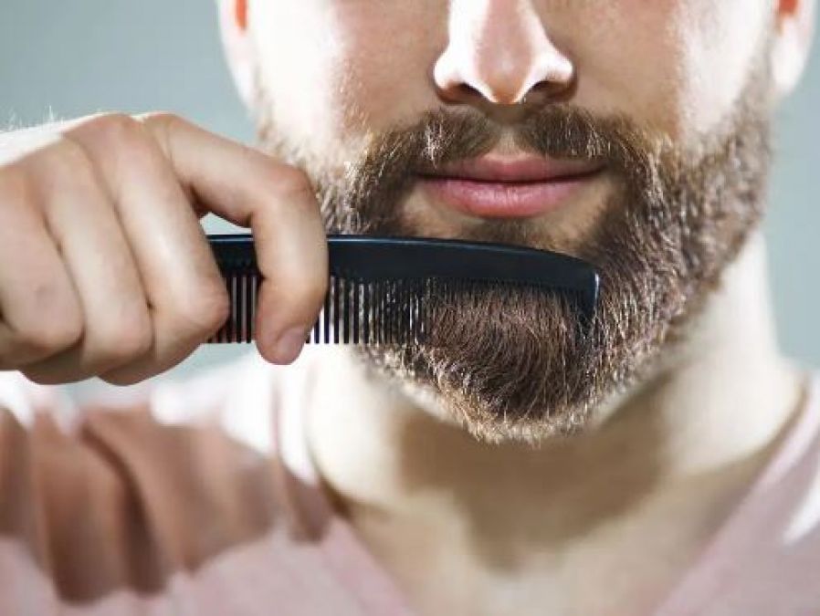 Learn why dandruff occurs in the beard!