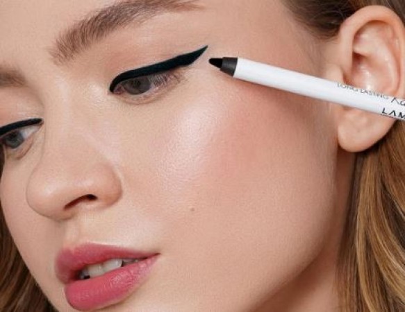 Does Applying Mascara and Eyeliner Daily Damage Your Eyes? Here's What Experts Say