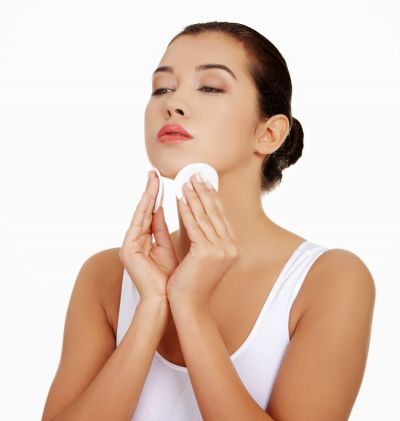 त्वचा को साफ करने के लिए साबुन की जगह करें होममेड क्लींजर का इस्तेमाल