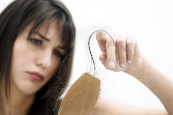 प्रेगनेंसी के बाद बालों को झड़ने से रोकते हैं ये उपाय
