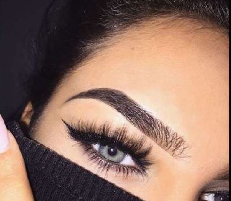 EyeLiner chosen according to eye colors will become even more beautiful