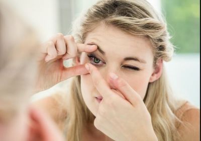 Keep these things in mind while using contact lenses