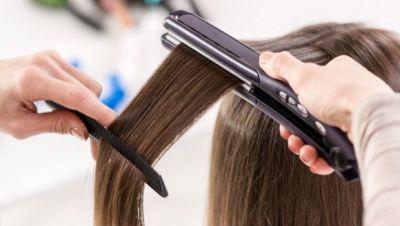 जानिए क्या होते है बालो में स्ट्रेटनिंग करवाने के नुकसान