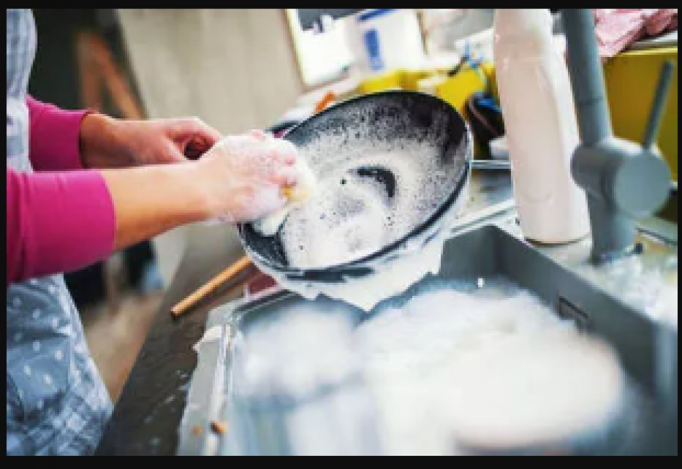 Know the  amazing health benefits of washing dishes by hand