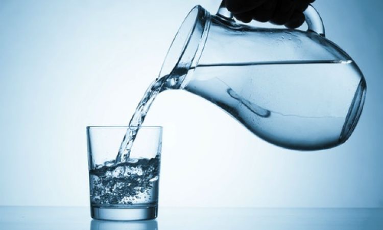 पानी की कमी बन सकती है साँसों में बदबू आने की वजह