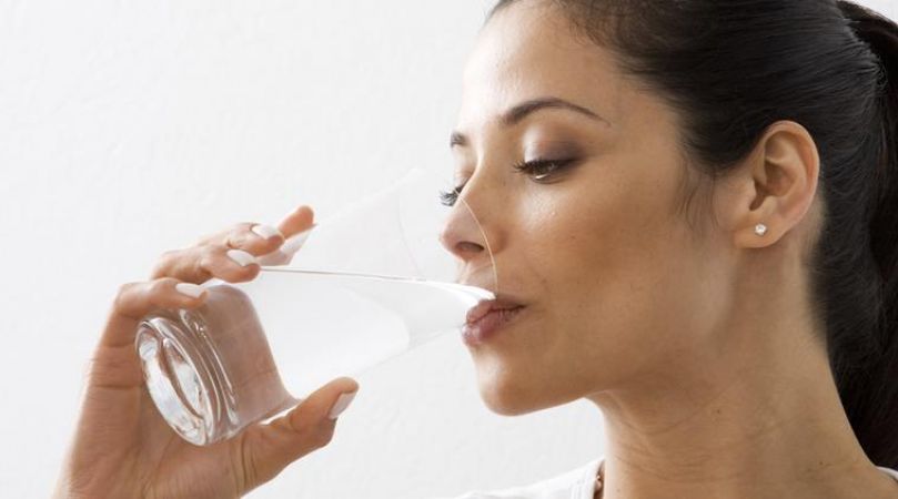 पानी की कमी बन सकती है साँसों में बदबू आने की वजह