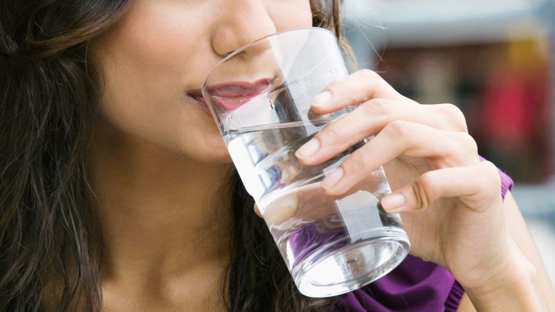 खाने के तुरंत बाद पानी पीना सेहत के लिए होता है हानिकारक