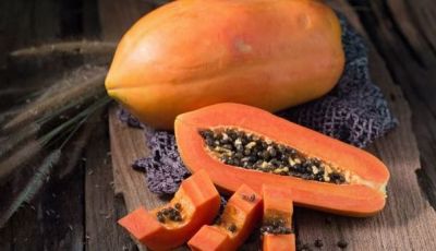 Papaya seeds control cancer, start eating today