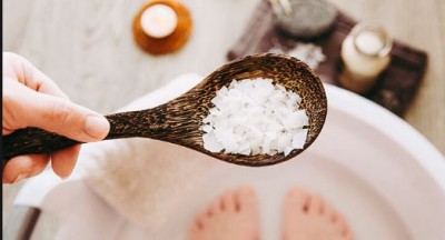 Take bath salt every day in summer, you will get relief from heat to stress