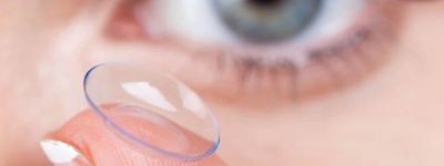 कांटेक्ट लैंस पहुंचा सकता है आपकी आँखों को नुकसान