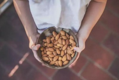 How to Prevent Fake Almonds from Compromising Health: Identifying the Genuine Ones