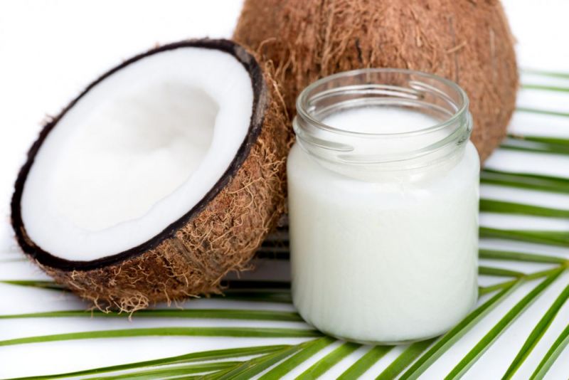 वजन को आसानी से कम करता है कच्चा नारियल का तेल