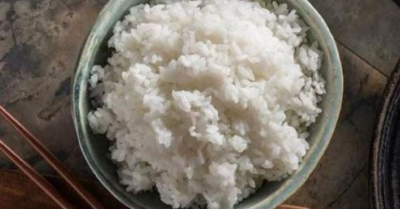 फेंकना नहीं है बासी चावल, स्किन से लेकर मुंह के छालों तक के लिए मददगार