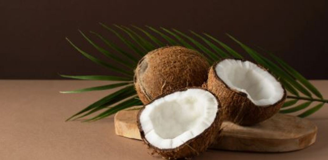 रात में सोने से पहले खा लें नारियल का एक टुकड़ा, मिलेंगे चौकाने वाले फायदे