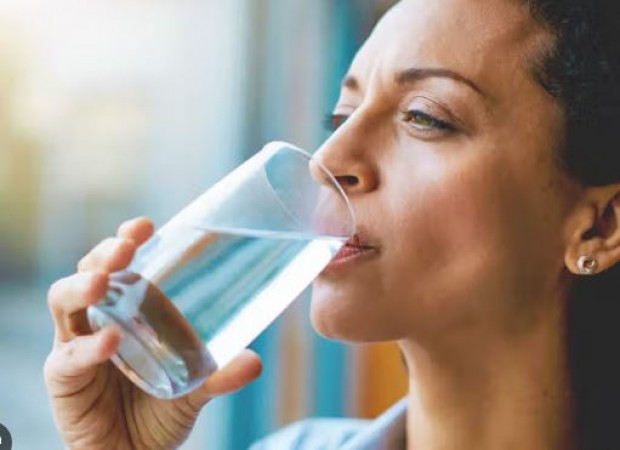 Is It Right or Wrong to Drink Water Immediately After Eating? Know the Experts’ Opinions