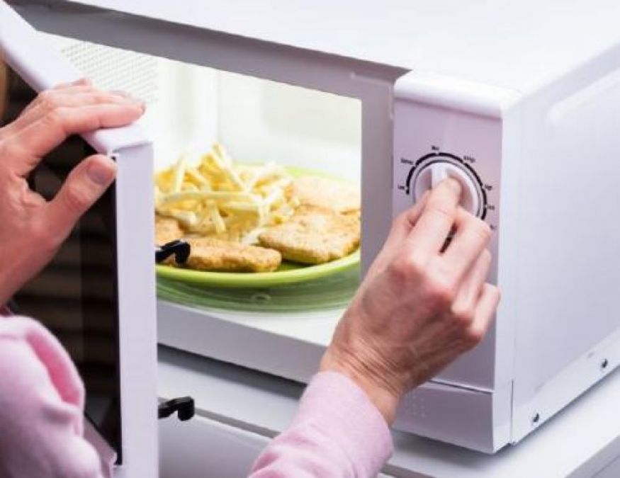 Keep these tips in mind while using microwave to heat food