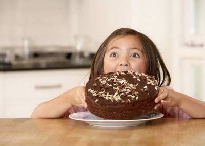 बच्चो की सेहत को नुकसान पहुंचा सकती है अधिक मात्रा में मीठा खाने की आदत