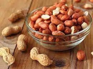 Eating peanuts in winter has many benefits, but keep these things in mind