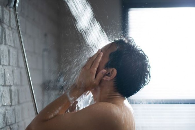 भारी पड़ सकता है गर्म पानी से नहाना! जानिए एक्सपर्ट्स की राय