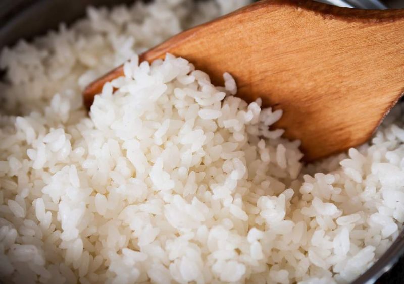 बासी चावल को फेंकने से पहले पढ़ ले यह ख़बर और जाने उसके फायदे