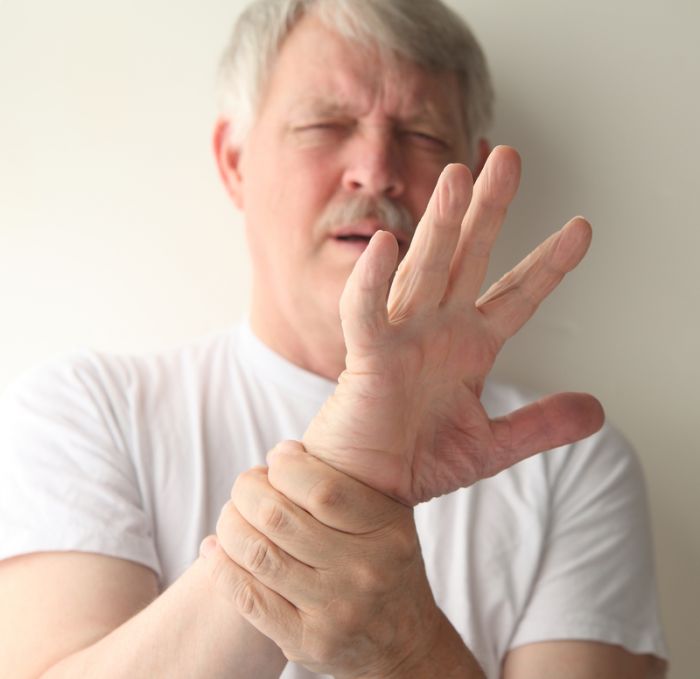 हाई ब्लड प्रेशर से हो सकता है हाथ के कांपने की बीमारी का खतरा