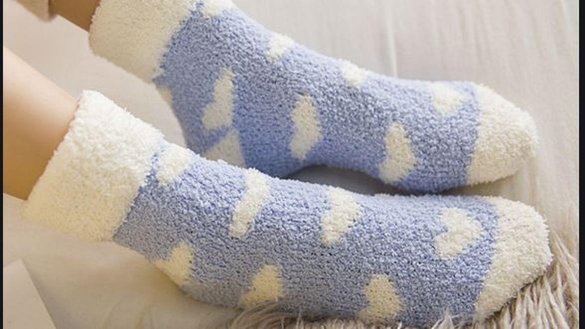 If you sleep wearing socks at night, then read this loss first