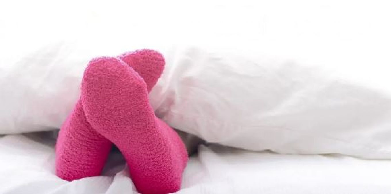 If you sleep wearing socks at night, then read this loss first