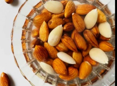 From digestion to bringing glow to skin, eat soaked almonds