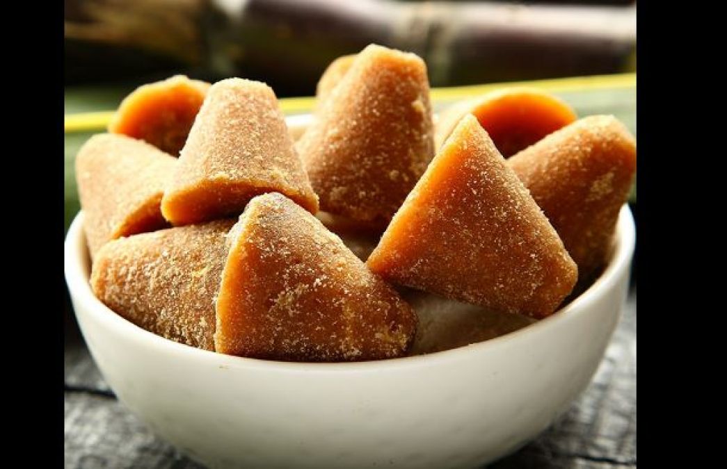 Eating jaggery is beneficial during pregnancy, the child gets these benefits