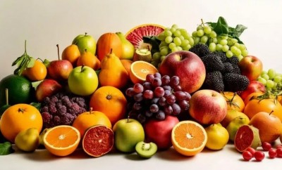 किन फलों को छीलकर खाएं और किन्हें बिना छिलकों के? यहाँ जानिए एक्सपर्ट की राय