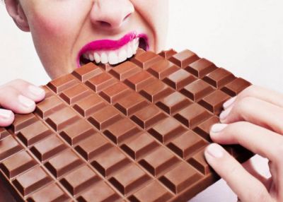तनाव दूर कर मूड ठीक करती है चॉकलेट, हर रोज़ खाएं