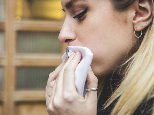 मुंह से लार निकलने के कई हो सकते हैं कारण, हो सकती है बीमारी