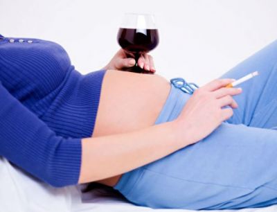 प्रेगनेंसी के दौरान ड्रिंक करना पड़ सकता है भारी, जा सकती है बच्चे की जान