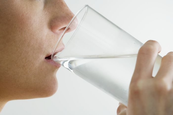 स्वस्थ रहना है तो नाश्ते से पहले पिए दो ग्लास पानी