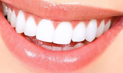 If You Are Troubled by Yellowing Teeth, Start Eating These Foods Today for a Pearl-Like Shine