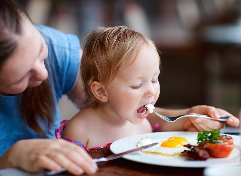 बच्चे के स्वास्थ्य के लिए फायदेमंद है अंडे का सेवन
