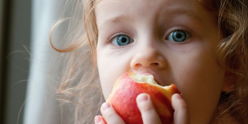 बच्चो की भूख को बढ़ाता है सेब