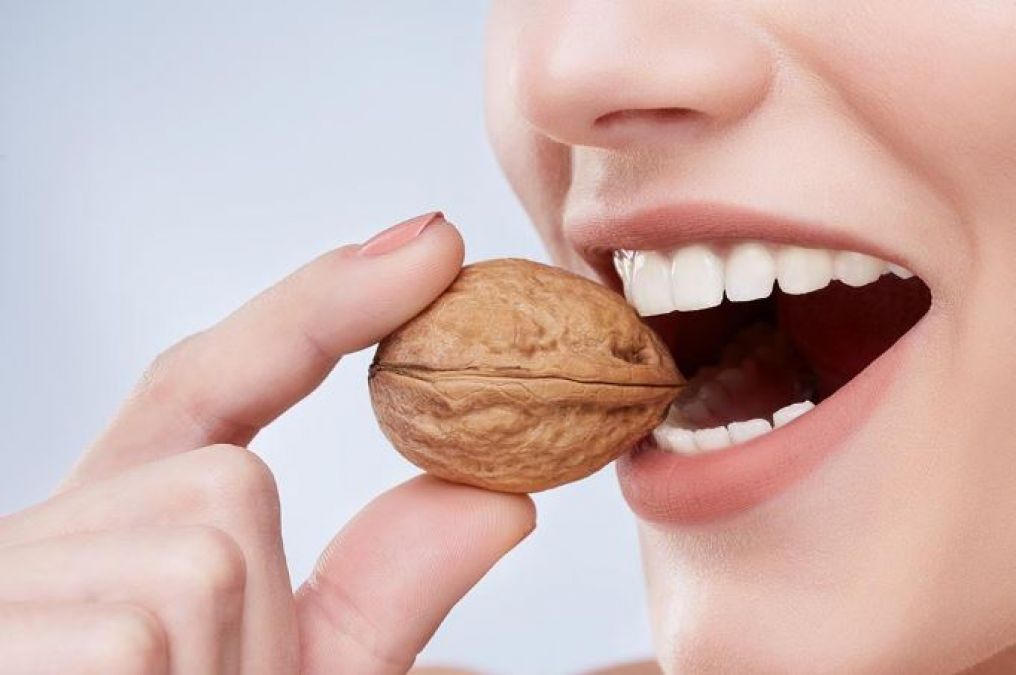 Include these things in your Diet to make teeth stronger