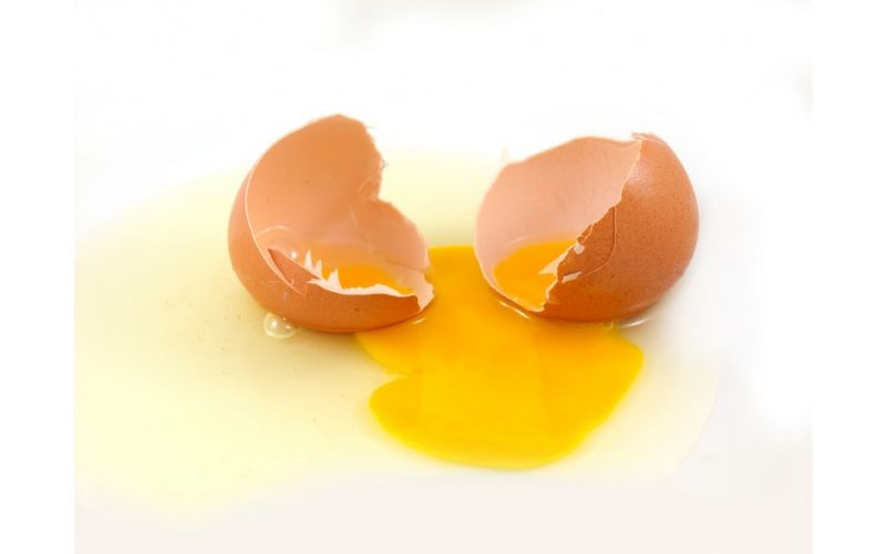 बासी अंडे खाने से होती है ये समस्याएं