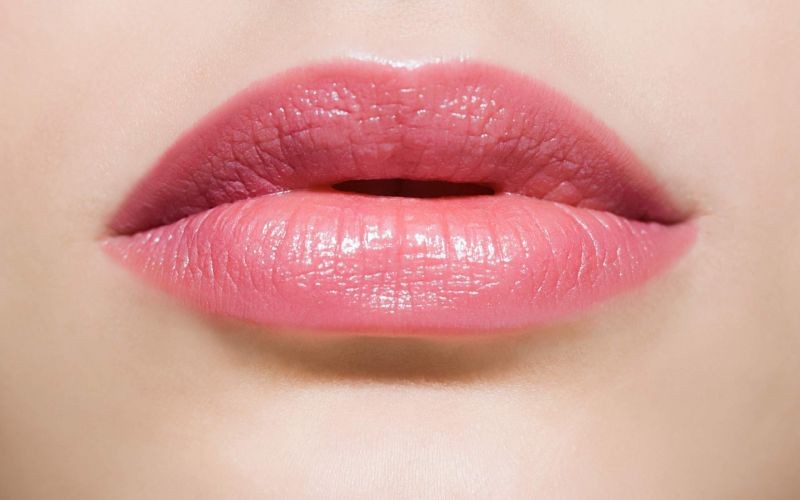 In this way, you can also keep the moisture of the lips