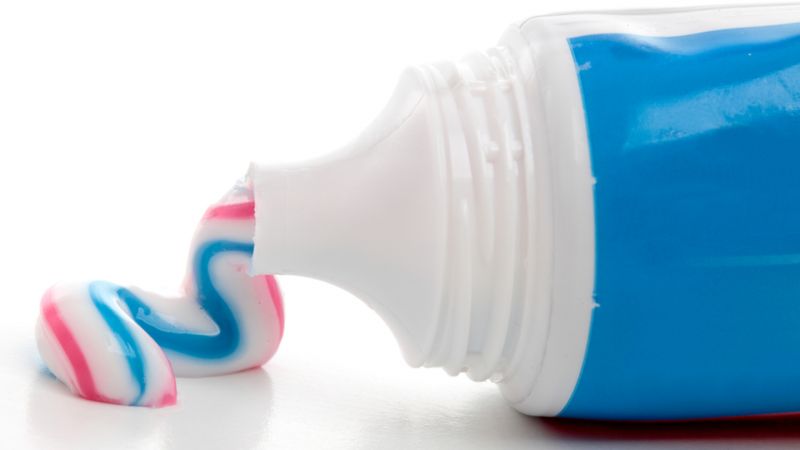 टूथपेस्ट के ज़्यादा इस्तेमाल से हो सकता है ब्रैस्ट कैंसर का खतरा