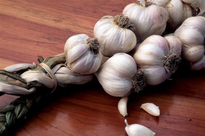 In an empty stomach, garlic intake will deliver various health benefits