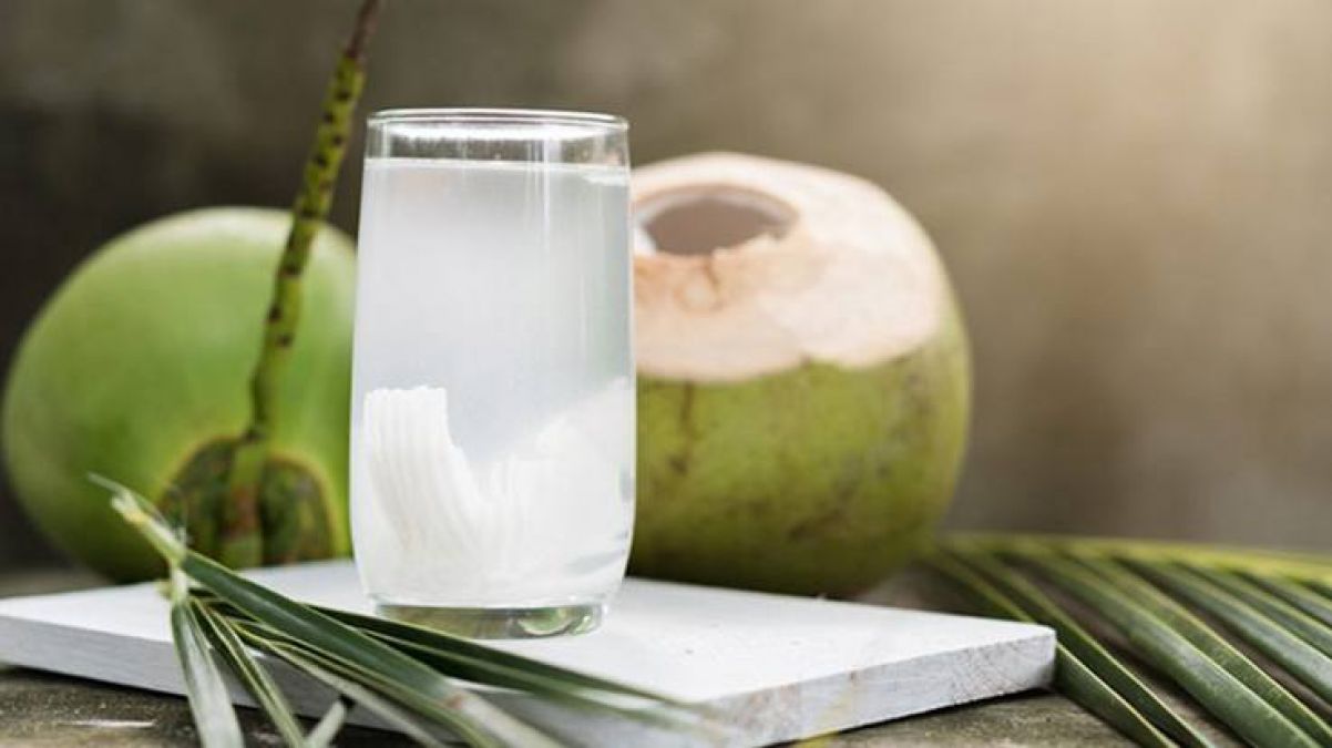 डीहाइड्रेशन का बेहतर इलाज है नारियल पानी