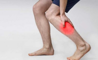 बार-बार होने वाले पैरों में दर्द को ना करें अनदेखा, जानिए यह गंभीर बीमारी को कैसे सही करें