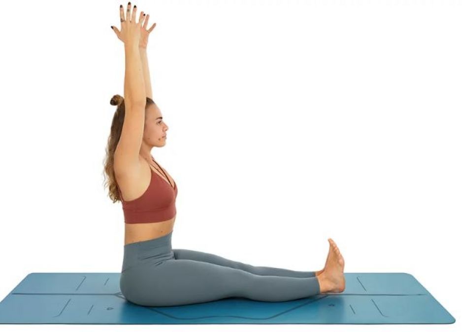 Yoga day : मांसपेशियों को मज़बूत बनाता दंडासन