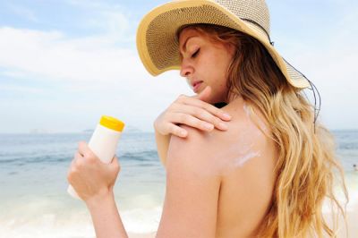 सनस्क्रीन आपकी हड्डियों को कमजोर कर देता है