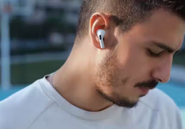 Do You Keep Earphones in Your Ears All Day? Be Careful, It Can Be Dangerous