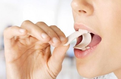 Do you also have a habit of chewing gum? Be careful and know its disadvantages