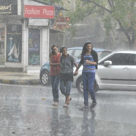 बारिश के मौसम में स्वस्थ रहने के लिए अपनाएं ये छोटे-छोटे टिप्स