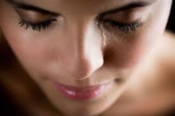 आँखों से आंसू बहने के कई होते हैं फायदे, दूर करते हैं आपके रोग